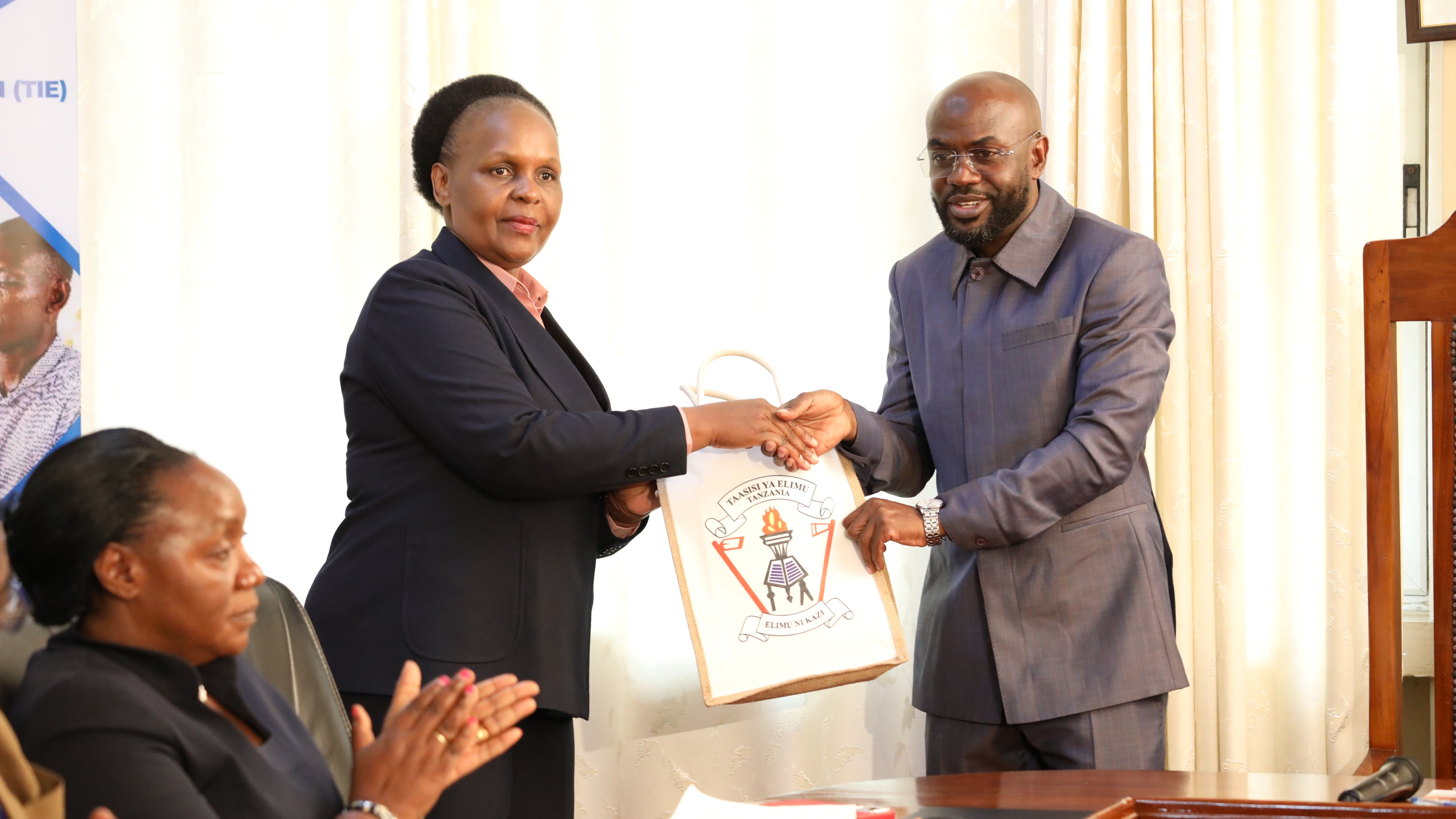 DKT. HUSSEIN OMAR AIPONGEZA TET KATIKA JITIHADA ZA KUKUZA SEKTA YA ELIMU NCHINI.