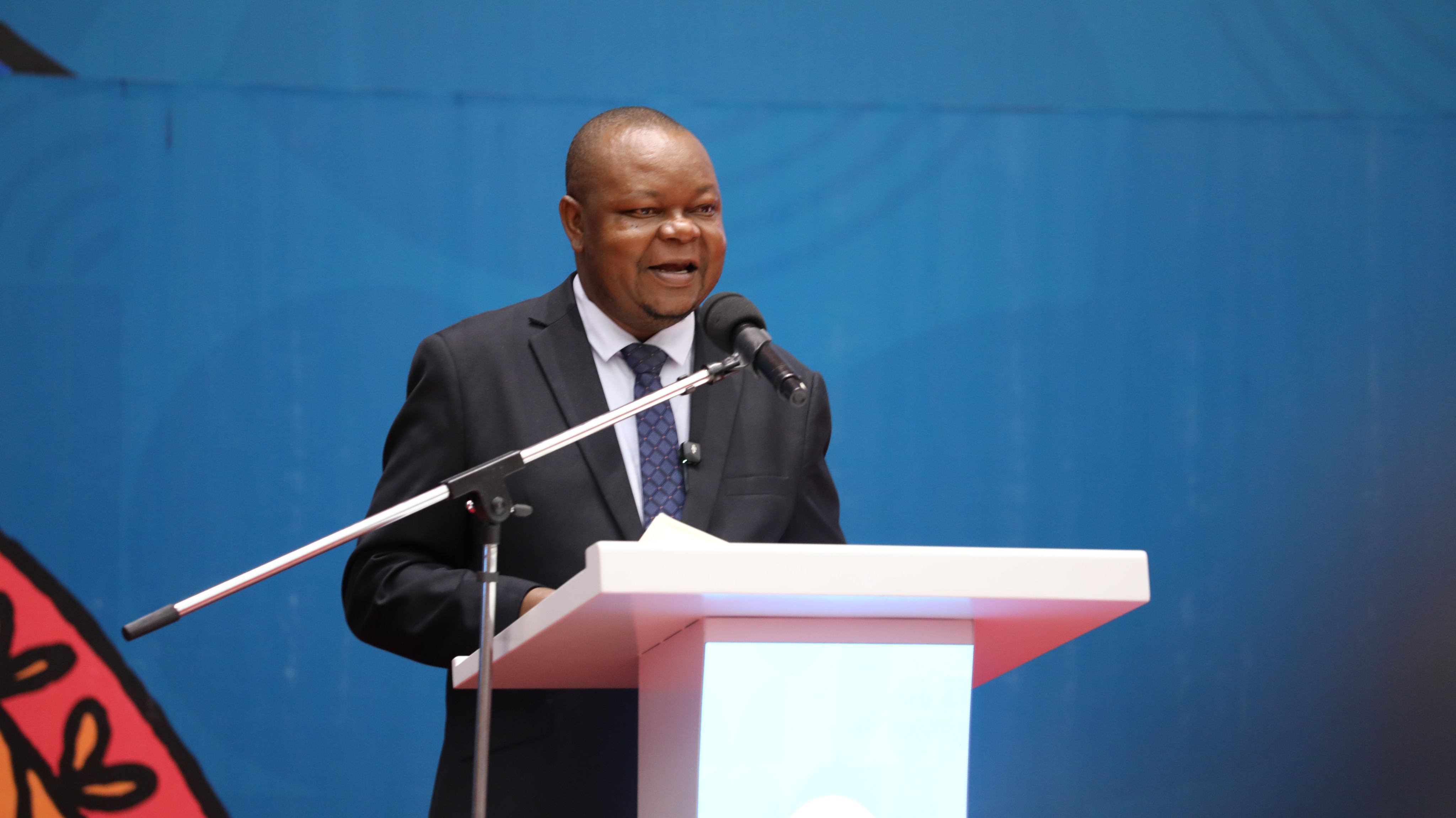 MABADILIKO YA MTAALA HUMSAIDIA MWANAFUNZI KUMALIZA NA UJUZI UTAOMSAIDIA KUJIAJIRI