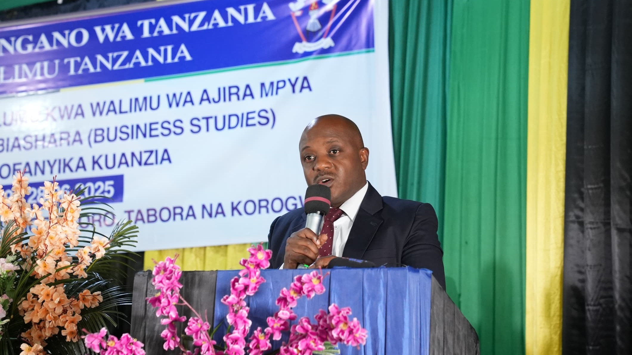 WALIMU WASISITIZWA MAADILI KATIKA MAENEO YAO YA UTENDAJI
